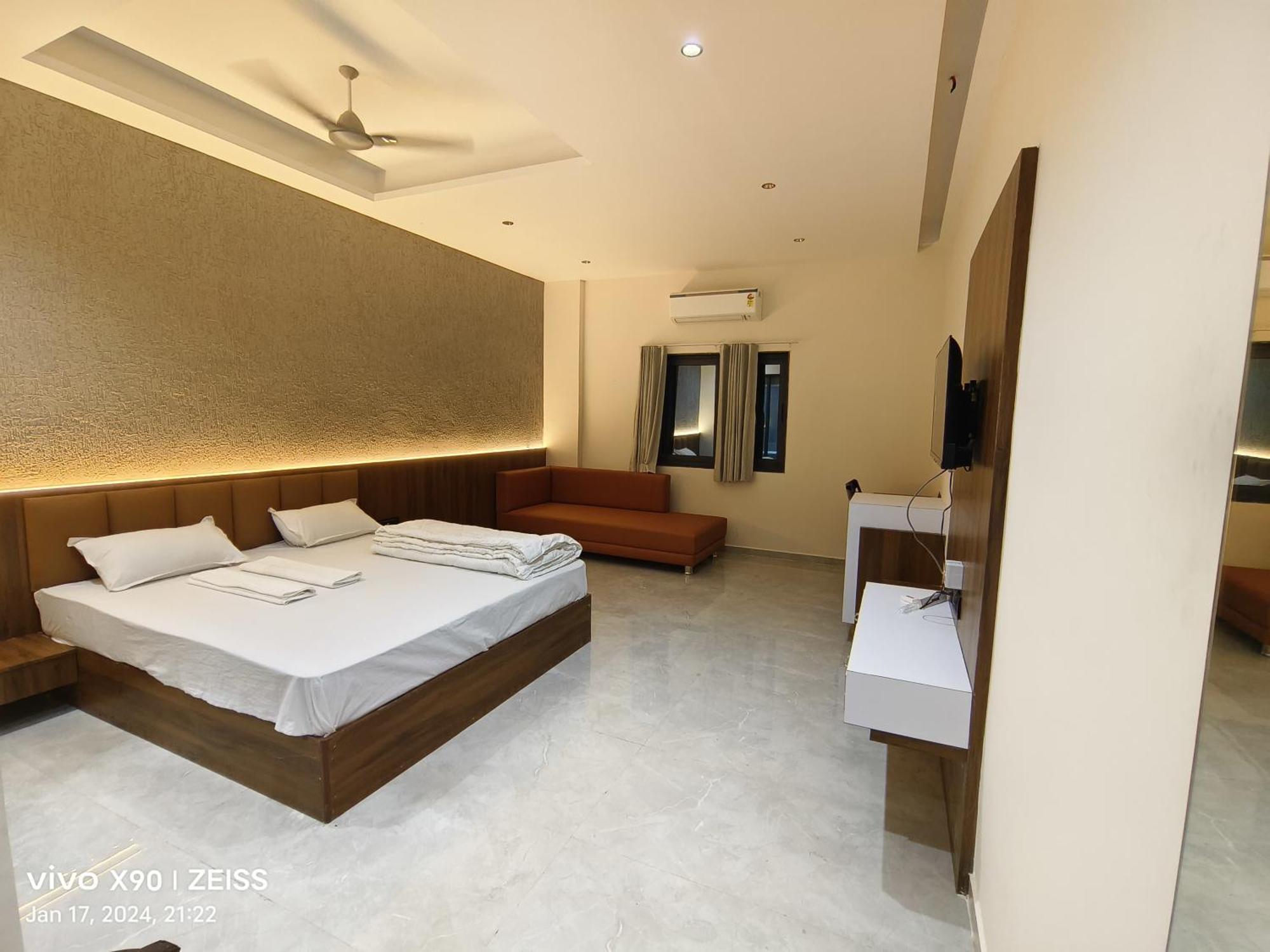 Hotel The Grand Khodiyar Visnagar ภายนอก รูปภาพ
