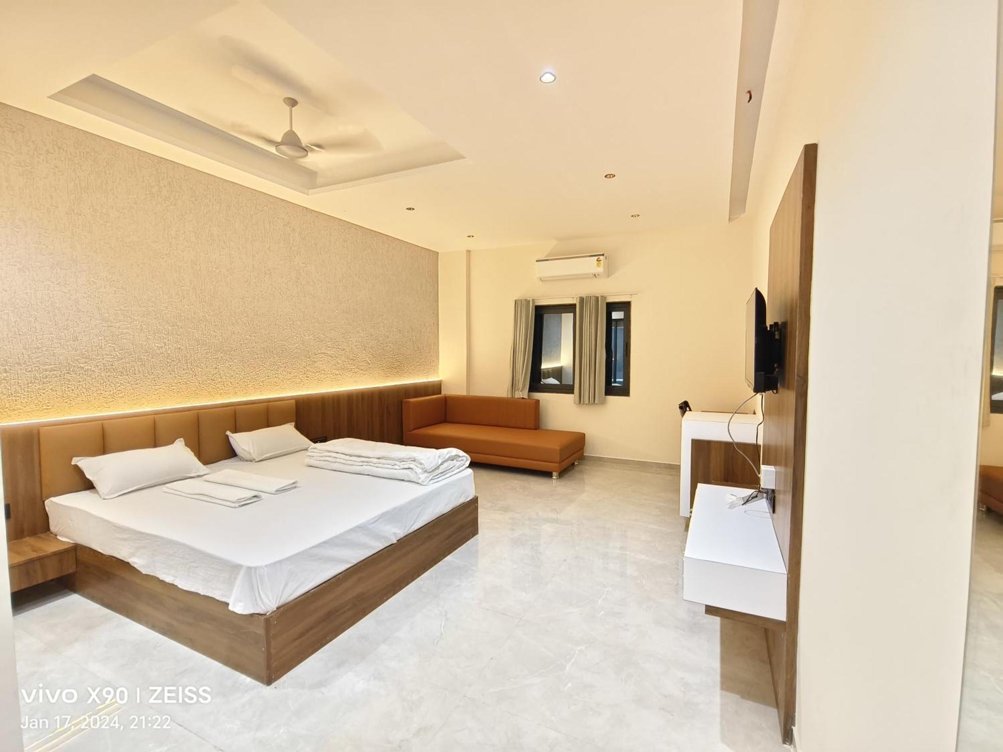 Hotel The Grand Khodiyar Visnagar ภายนอก รูปภาพ
