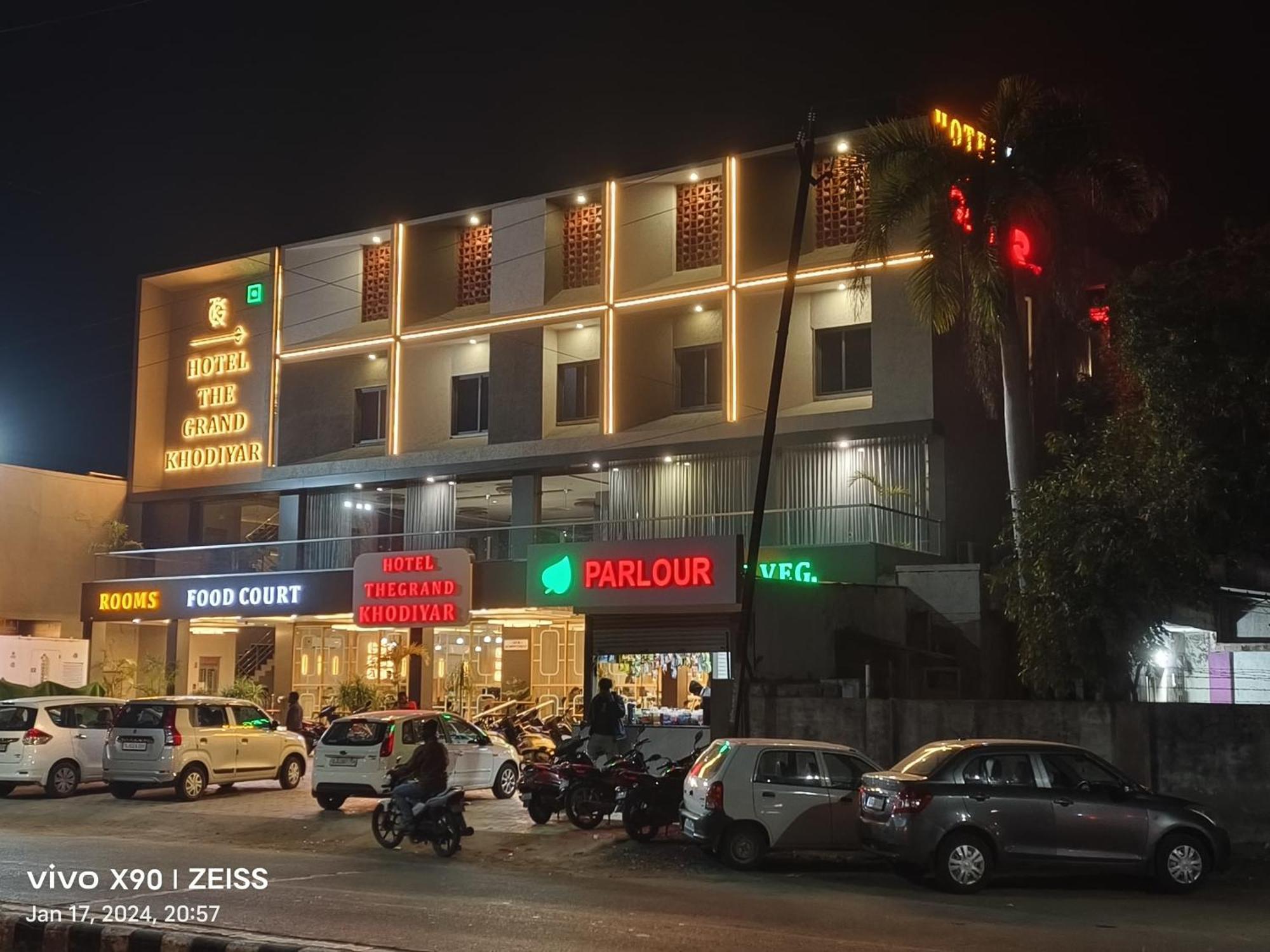 Hotel The Grand Khodiyar Visnagar ภายนอก รูปภาพ