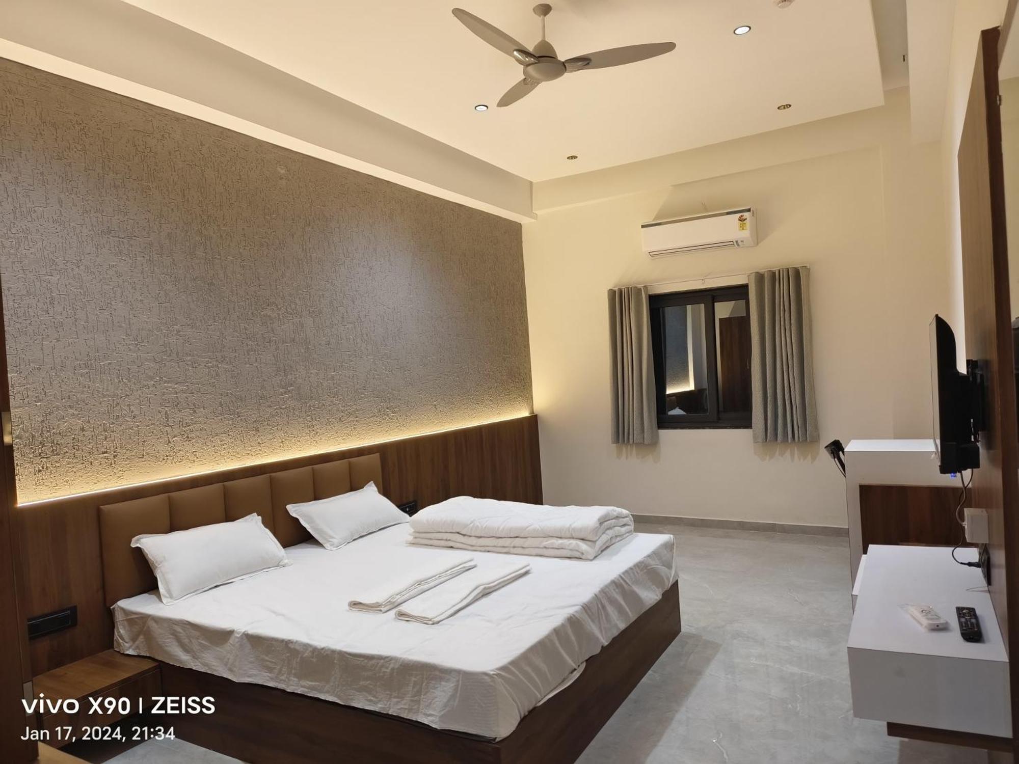 Hotel The Grand Khodiyar Visnagar ภายนอก รูปภาพ